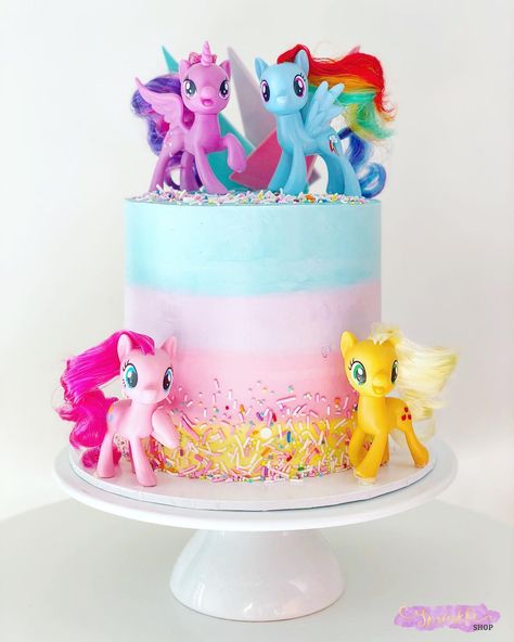 My Little Pony Birthday Party Cake, My Little Pony Cake Ideas, Mlp Birthday, My Little Pony Birthday Cake, Baking Birthday Cake, Girly Birthday Cakes, Twin Birthday Cakes, Cake Designs For Kids, My Little Pony Cake