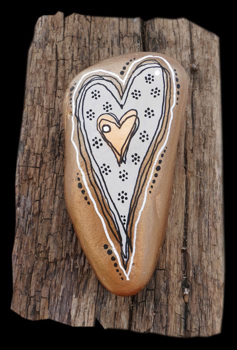 Heart Rocks Painted, Inspirational Rocks, Posca Pens, Happy Rock, Rock Flowers, Diy Rock Art, Rock Gifts, Friend Love, Stone Art Painting