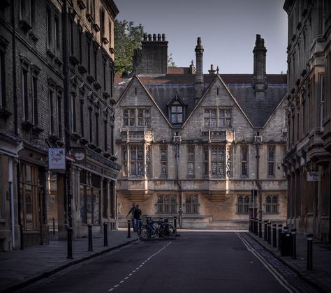 to the High Street, Oxford. Oxford Aesthetic, Ivy League Aesthetic, Oxford Student, Oxford Comma, Oxford City, Castles In England, Oxford England, King Edward, Scotland Highlands