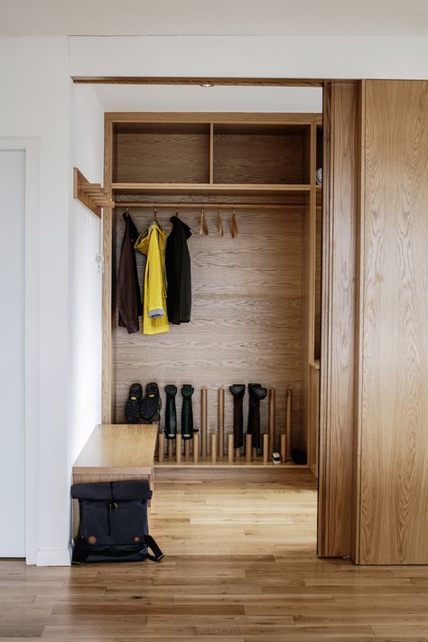 Front Closet, Modern Apartment Decor, House Image, Mudroom Entryway, Mudroom Design, Painter And Decorator, Boot Room, Scandinavian Interior Design, Built In Wardrobe