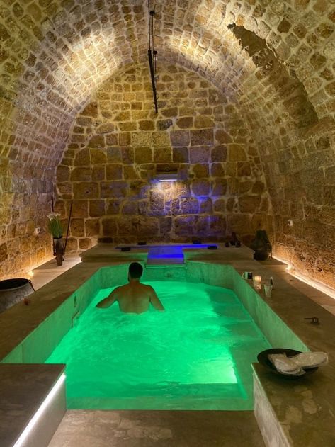 Pool Cave Ideas, Cave Pool Indoor, Basement Jacuzzi, Underground Jacuzzi, Underground Hot Tub, Jaccuzi Photo Ideas, Underground Homes Plans, Cave House Underground Homes, Underground Sauna