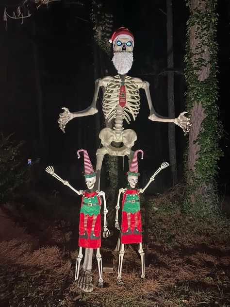 12 Foot Skeleton Ideas Halloween, Christmas Skeleton Decorations, 12ft Skeleton, Skeleton Memes, Skeleton Ideas, Giant Skeleton, Skeleton Christmas, Creepy Christmas, Skeleton Decorations