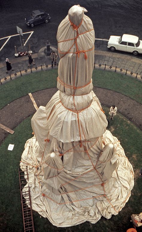 Jean Tinguely, Christo And Jeanne Claude, Jeanne Claude, Environmental Artist, Milano Italy, Sculpture Installation, Stonehenge, Land Art, Environmental Art