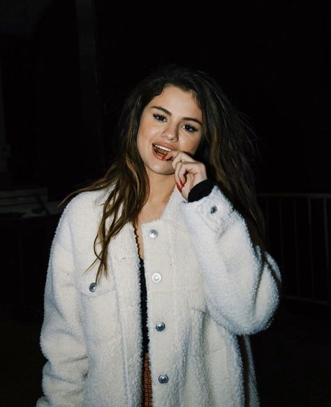 Selena Gomez Wallpaper, Mario Gomez, Selena Gomez Photoshoot, Selena Gomez Outfits, Selena Gomez Cute, Selena Gomez Photos, Selena Gomez Pictures, Selena Gomez Style, Selena G