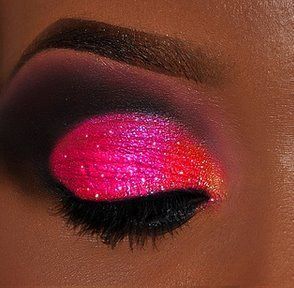 <3 Halloweenský Makeup, Glittery Eyes, Catty Noir, Pink Eye, Pink Eyeshadow, Glitter Eyes, Fantasy Makeup, I Love Makeup, Glitter Makeup