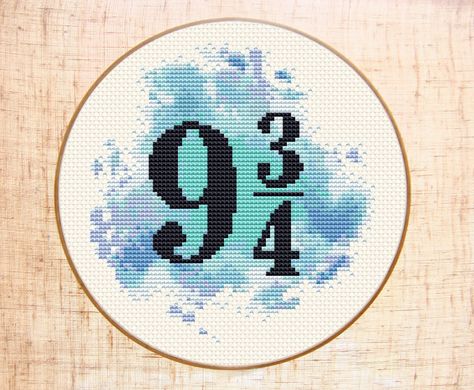 Harry Potter Cross Stitch Patterns, Harry Potter Cross Stitch, Harry Potter Cross Stitch Pattern, Cross Stitch Harry Potter, Cross Stitch Easy, Beaded Cross Stitch, Cross Stitch Alphabet, Diy Cross Stitch, Pattern Modern