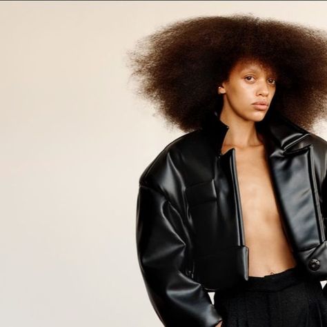 ilona_hamer on Instagram: "Kukua controlling the volume in @melittabaumeister jacket and @chanelofficial trousers 💫 @alexandranataf @diegodasilva_ @benjaminpuckey @unconditionalmagazine" Punk Rock Editorial, All Black Studio Photoshoot, Black Model Test Shoot, Flash Poses, Power Stance, Curly Hair Model, Mode Poses, Denim Photoshoot, Test Shoot