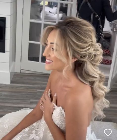 Open Back Bridal Hair, Bridal Hairstyles With Strapless Dress, Wedding Front Hairstyles, Bridesmaid Hairstyles Front View, Bridal Hair Half Up Front View, Wedding Hair Half Up, Strapless Wedding Dress Hairstyles, Strapless Dress Hairstyles, Bridal Hair Half Up