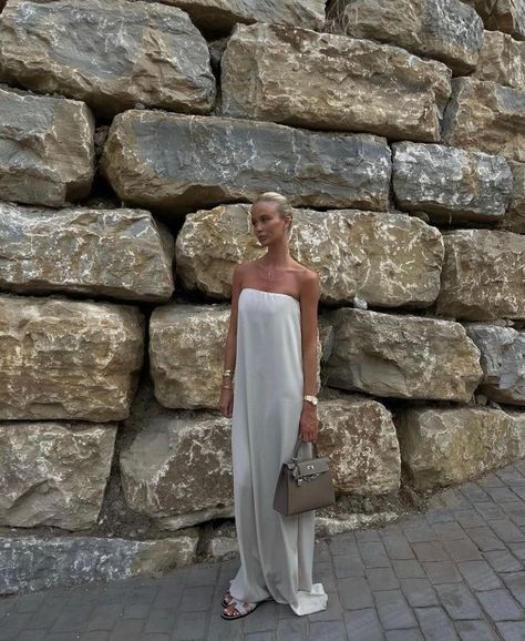 Josefine H J, Italy Outfits, Bandeau Dress, Flowy Maxi Dress, Look At You, Flowy Dress, Spring Summer Outfits, Summer Looks, Spring Summer Fashion