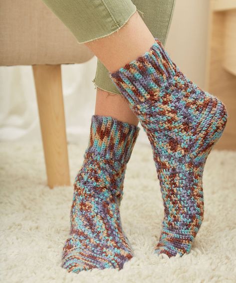 Crochet Sock Pattern Free, Easy Crochet Socks, Crochet Sock, Socks Crochet, Slipper Pattern, Crochet Slipper, Crochet Socks Pattern, Crochet Patterns Free Beginner, Crochet Slipper Pattern