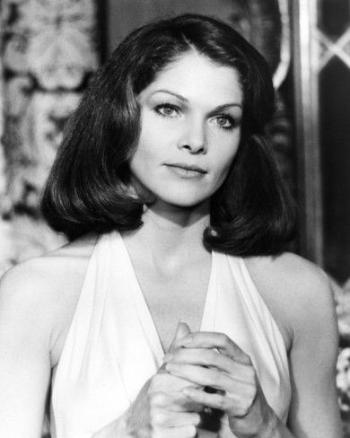 Lois Chiles as johnna puusa Lois Chiles, Best Bond Girls, Bond Babe, James Bond Women, Bond Women, James Bond Girls, Emma Peel, Ursula Andress, Bond Girl