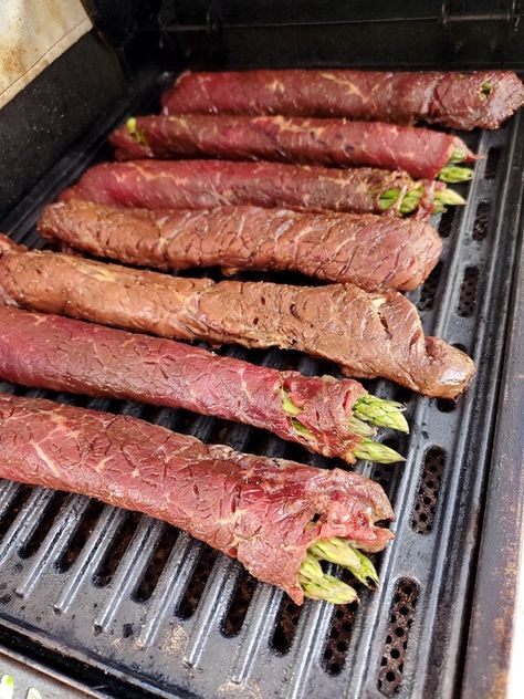 Caytlin’s Asparagus Beef Rolls Steak And Asparagus, Basic Meals, Asparagus Rolls, Beef Rolls, Beef Roll, Veggie Wraps, Pulled Pork Recipes, Marinade Recipes, Delicious Drinks