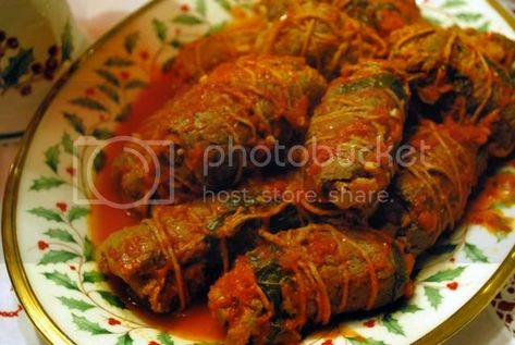 Italian Rolled Flank Steak, Rolled Beef Recipes Flank Steak, Rolled Flank Steak, Basic Tomato Sauce Recipe, Italian Meat Dishes, Flank Steak Rolls, Steak Roll Ups, Beef Rouladen, Italian Rolls