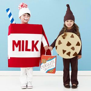 Milk and cookies Halloween costume Cookie Halloween Costume, Pair Halloween Costumes, Pair Costumes, Bff Ideas, Sibling Halloween Costumes, Sibling Costume, Cookie Costume, Mermaid Halloween Costumes, Cookies Halloween