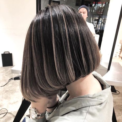 Japanese Hair Highlights, Mushroom Cut Hair, Black Hair Inspo Short, Japanese Hair Color, Hair Inspo Short, Swag Hairstyles, Hidden Hair Color, Mushroom Hair, Korean Hair Color