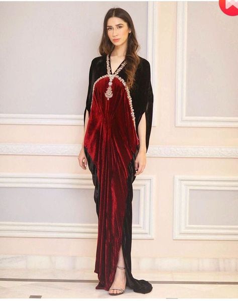 Beautiful latest velvet dresses collection Zehra Saleem, Latest Velvet Dresses, Velvet Pakistani Dress, Pakistani Women Dresses, Shweshwe Dresses, Fashion Dresses Formal, Kaftan Designs, Velvet Dress Designs, Stylish Short Dresses