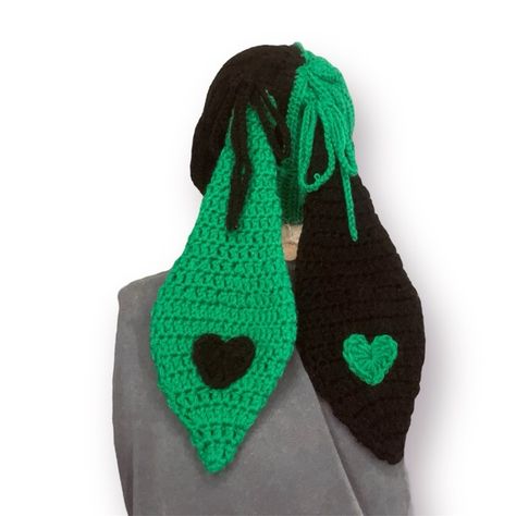 crochet split dye bunny ear beanie/hat/DIY handmade/black and green/heart themed Bunny Ear Beanie, Diy Winter Hat, Split Dye, Ear Beanie, Crochet Leg Warmers, Hat Diy, Bonnet Crochet, Grunge Fashion Soft, Hat Fits