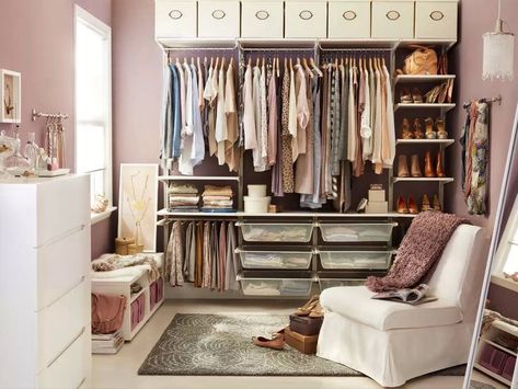 Closet/dressing room organization. Love the use of bars for jewelry, belts and jewelry Botique Idea, Wardrobes Ideas, Ideas Armario, Organized Closet, Ikea Closet, Dressing Room Closet, Walking Closet, Closet Room, Dream Closets