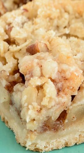 Apple Strudel Bars Recipe, Apple Bars Recipes, Apple Bar Recipes, Baking Bars, Squares Recipes, Apple Pie Bars Recipe, Apple Center, Streusel Bars, Apple Streusel