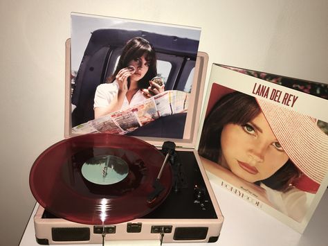 Lana Del Rey's "Honeymoon" vinyl. Urban Outfitters exclusive. Aesthetic Pink Lockscreen, Honeymoon Vinyl, Aesthetic Honeymoon, Pink Lockscreen, Aesthetic Vinyl, Lana Del Rey Honeymoon, Lana Del Rey Aesthetic, Rey Aesthetic, Vinyl Aesthetic