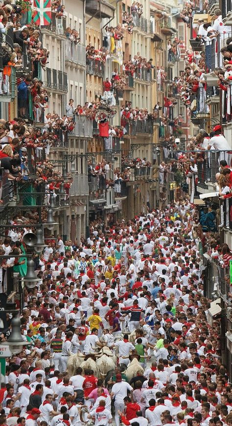 San Fermines Pamplona Spain, Plan For Life, Basque Country, Europe Summer, Pamplona, Travel Memories, Culture Travel, Spain Travel, Travel Stories