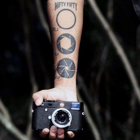 80 Camera Tattoo Designs For Men - Photography Ink Ideas Camera Lense Tattoo, Camera Lens Tattoo, Camera Tattoo Design, Photographer Tattoo, Camera Tattoos, Photography Tattoo, Tattoo Vintage, Camera Tattoo, Tattoo Photography