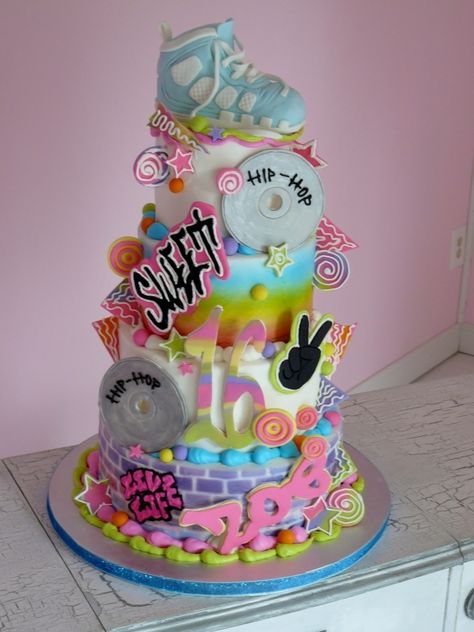 Hip hop cake OMG perfect for KK for her party and recital night she would die of happiness! Hip Hop Birthday Cake, Hip Hop Cake, Hip Hop Birthday Party, 90s Birthday, Hip Hop Birthday, Teen Cakes, Dance Cakes, 90s Theme Party, Birthday Cakes For Teens