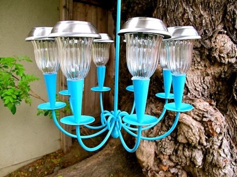 Solar Light Chandelier, Solaire Diy, Architecture Crafts, Solar Chandelier, Party Barge, Solar Light Crafts, Garden Totem, Solar Lighting, Door Light