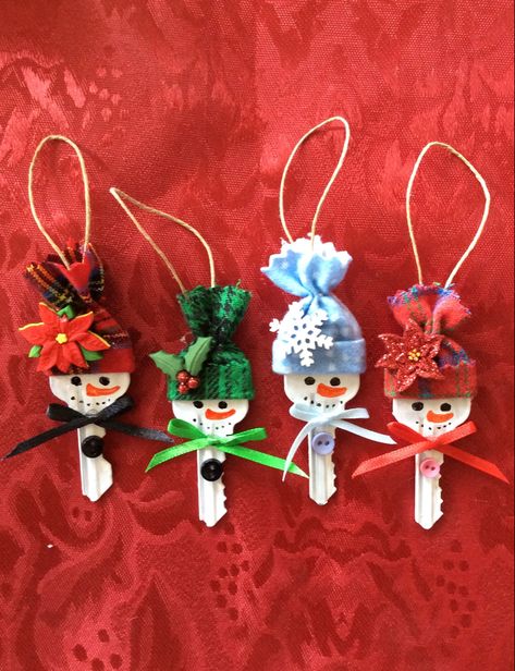 Key Crafts, Christmas Crafts To Sell, Diy Christmas Ornaments Easy, Small Ornaments, Bells Christmas, Snowman Christmas Decorations, House Villa, Handmade Christmas Crafts, Christmas Crafts To Make