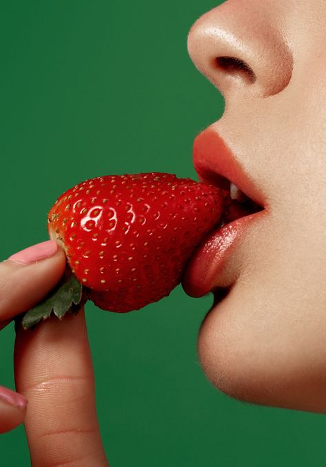 Beauty Photography with fruit Fruit Editorial Photography, Eating Fruit Pose, Maisie Cousins Photography, Beauty Commercial Photography, Fruit Portrait Photography, Eating Fruit Photography, Eating Strawberry Aesthetic, Fruit Photography People, Fruits Photoshoot