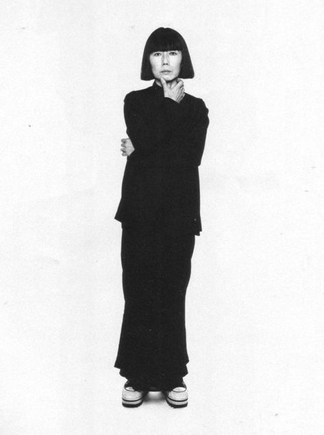 Rei Kawakubo Comme Des Garcons, Japanese Fashion Designers, Rei Kawakubo, Street Market, Tokyo Fashion, Mode Inspo, 인물 사진, Yohji Yamamoto, Inspirational People