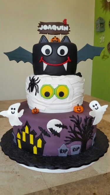 3 Tier Halloween Cake, Halloween 2nd Birthday Cake, Halloween Birthday Cakes For Boys, Cute Halloween Cakes, Halloween Birthday Cake, Spooky Halloween Cakes, Halloween Theme Birthday, Pasteles Halloween, Cake Halloween