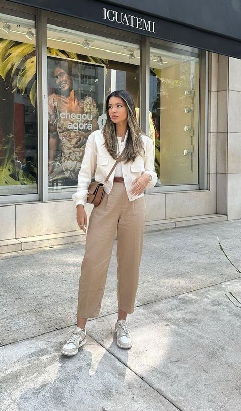 Nude Trousers Outfit, Trousers Outfit Work, Cream Trousers Outfit, Nude Trousers, Wide Leg Trousers Outfit, France Outfits, Nude Outfits, Trouser Outfit, Japan Outfit