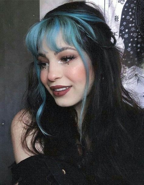 Blue Hair Dye Ideas, Girls Grunge, Hair Dyed Underneath, Blue Hair Dye, Half Dyed Hair, Dyed Hair Blue, Split Dyed Hair, Hair Color Underneath, Hair Dye Ideas