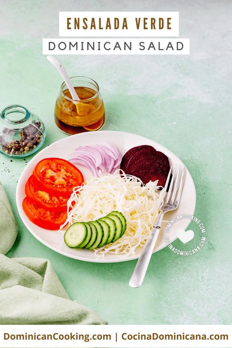 Ensalada verde (green salad) is a traditional component of the Dominican lunch, and one of the most iconic Dominican salads. Dominican Salad Dressing, Dominican Cabbage Salad, Dominican Salad, Dominican Cooking, Dominican Dish, Unique Salad, Verde Recipe, Simple Vinaigrette, Dominican Food