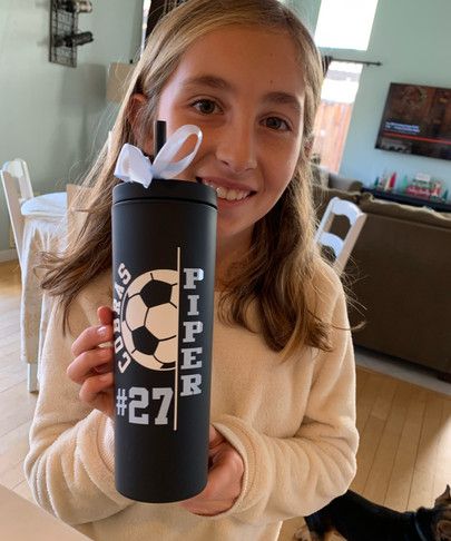 Soccer Mom Cup Ideas, Soccer Tumbler Ideas, Personalized Soccer Gifts, Soccer Tumblers Kids, Soccer Team Water Bottles, Soccer Water Bottles, Soccer Tumbler, Team Water Bottles, Soccer Water Bottles Personalized