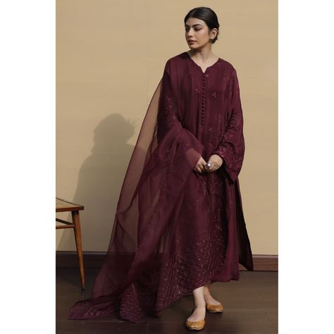 Shoes Guide, Desi Dress, Floral Frocks, Burgundy Outfit, Indian Party Wear, Dresses Beautiful, Salwar Kamiz, Simple Pakistani Dresses, Fashion Enthusiast