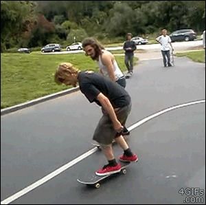 Skateboard Tricks, Skateboard Pictures, Skateboarding Tricks, Skate And Destroy, Skate Gif, Skateboard Photography, Skater Boys, Longboard Skateboard, Animation Gif