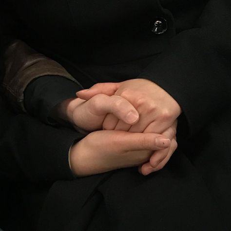 Couple Hands, Physical Touch, Hands Holding, Hold My Hand, Love Languages, Couple Aesthetic, Hopeless Romantic, Couple Pictures