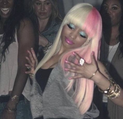 Throwback Nicki Minaj, 2000 Nicki Minaj, Nicki Minaj 2012 Aesthetic, Nicki Minaj 2000s Icon, Nicki Minaj Old Post, Nicki Minaj Makeup 2000s, 2012 Nicki Minaj, Nicki Minaj Roman Era, Nicki Minaj In The Club