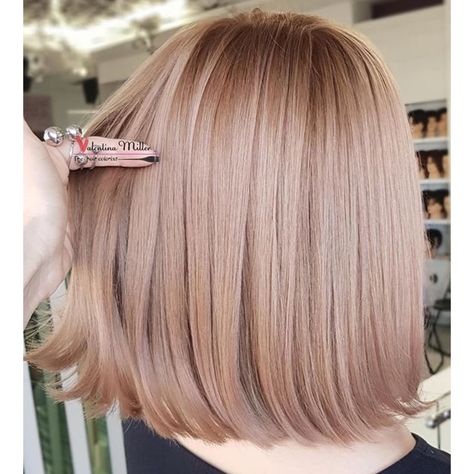 Ash rose gold hair color lob Copper Rose Gold Hair, Blond Rose, Rose Gold Blonde, Rose Gold Hair Color, Gold Hair Color, Kort Bob, Gold Hair Colors, Hair Color Rose Gold, Ash Hair Color