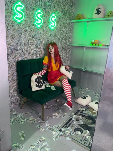 Female Ronald Mcdonald Costume, Mcdonalds Halloween Costumes, Ronald Mcdonald Costume Women, Mcdonalds Halloween, Ronald Mcdonald Makeup, Ronald Mcdonald Cosplay, Ronald Mcdonald Costume, Wendy Costume, Badass Halloween Costumes