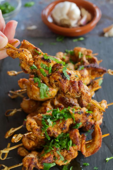 Italian Tapas Ideas, Spanish Appetizers Tapas Party, Tapas Chicken, Chicken Tapas, Tapas Recipes Easy, Bravas Sauce, Mediterranean Chicken Thighs, Party Skewers, Asian Tapas