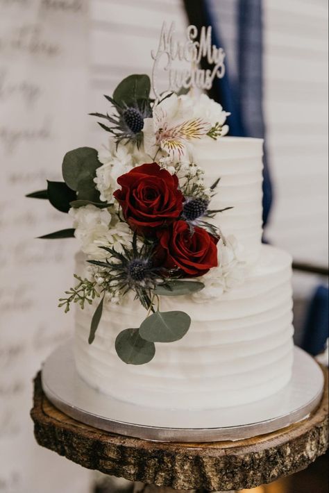 Simple 2 Tier Wedding Cake, 2 Tier Wedding Cake, Red Velvet Wedding Cake, 2 Tier Wedding Cakes, Christmas Wedding Inspiration, Burgundy Wedding Cake, Christmas Wedding Cakes, Wedding Cakes Elegant, 3 Tier Wedding Cakes