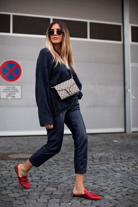 Trendy Fall Work Outfits, Mule Outfits Women, Slipper Outfit, High Wasted Pants, Work Outfits Frauen, Slippers Outfit, Red Loafers, Boss Woman, Work Outfit Ideas