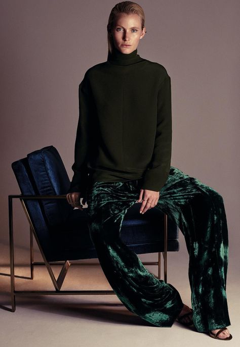 Velour Pants Outfit, Velvet Trousers Outfit, Velvet Outfit, Winter Greens, Trousers Outfit, Velvet Sweater, Jordan Model, Velvet Trousers, Monochrome Fashion