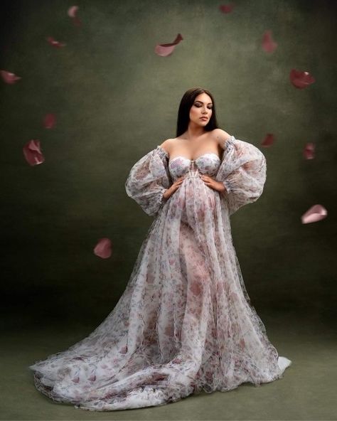 Big Dress Maternity Shoot, Queen Maternity Shoot, Baby Shower Gowns For Moms, Maternity Gowns For Photoshoot, Maternity Shoot Dresses, Maternity Gown Photography, Maternity Shoot Outfit, Elegant Maternity Dresses, Maternity Dresses Photography