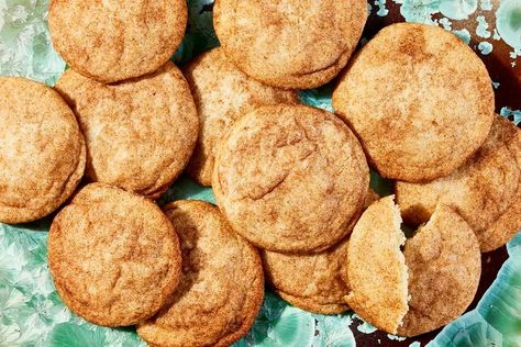 20 Of Grandma's Famous Cookie Recipes Old Fashion Cookie Recipes Grandmothers, Old School Cookies, Ice Cream Dessert Bar, Chewy Sugar Cookie Recipe, Soft Chewy Cookies, Grandma Cookies, Breakfast Party Foods, Easy Dinner Casseroles, Classic Cookies Recipes