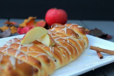 Apple Cream Cheese Braid Danish Apple Cream Cheese Danish, Cream Cheese Braid, Turn Overs, Danish Braid, Easy Apple Strudel, Healthy Apple Desserts, Apple Danish, Apple Cream Cheese, Baked Breads