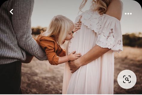 Maternity Photo Family, Maternity Photography Fall Ideas, Fall Maternity Family Photoshoot, Maternity Photo Shoot With Daughter, Maternity With Daughter, Maternity Photoshoot With Daughter, Maternity Photos With Daughter, Maternity Photography With Daughter, Mother Daughter Maternity Pictures